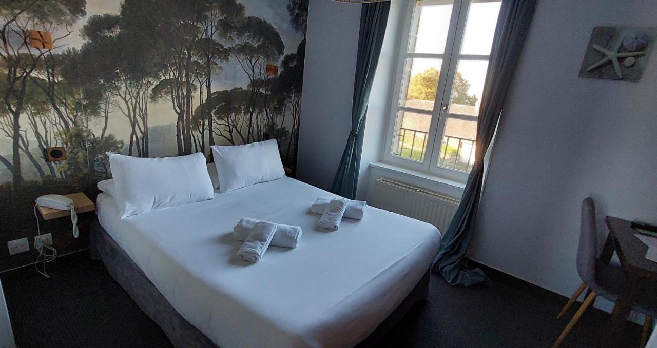 Logis Le Prieure Hotel Locronan Exterior foto